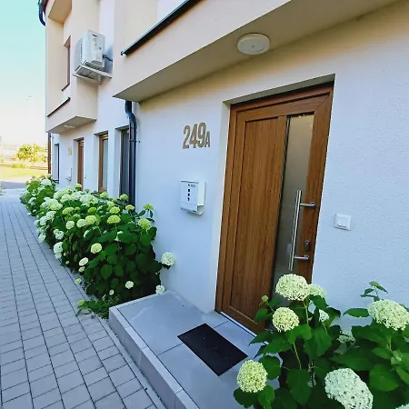 Dom 200m Od Plaze S Terasou Na Grilovani Priamo Na Slnecnych Jazerach 別荘 *